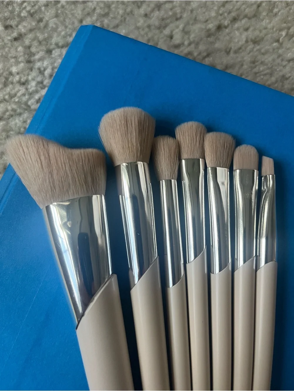 Farmasi Neutral Beige & Silver 7-Piece Makeup Brush Set